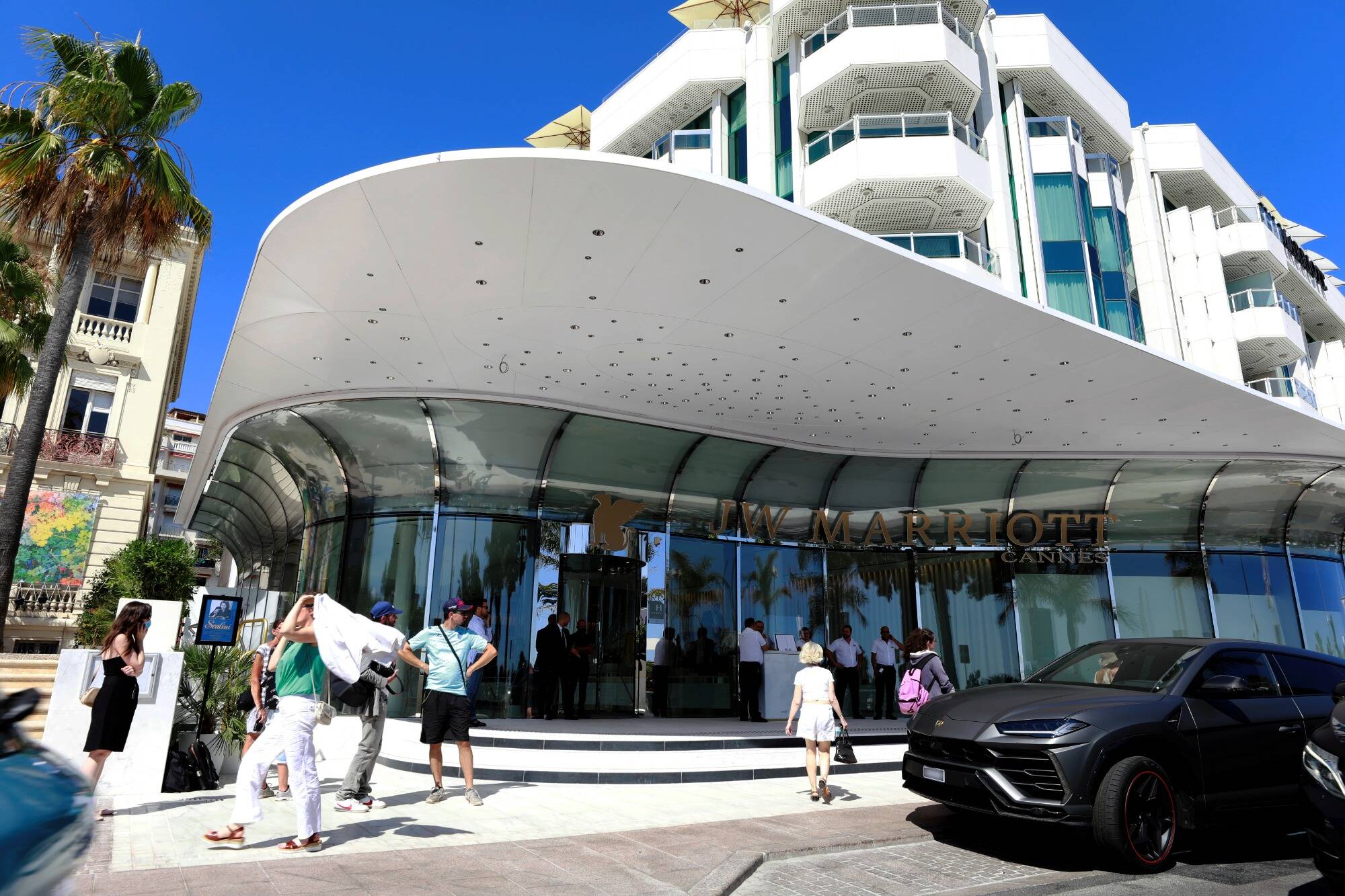 Ils s'introduisent dans une chambre du Marriott à Cannes: ce que l'on sait de l'affaire du vol survenu en pleine nuit