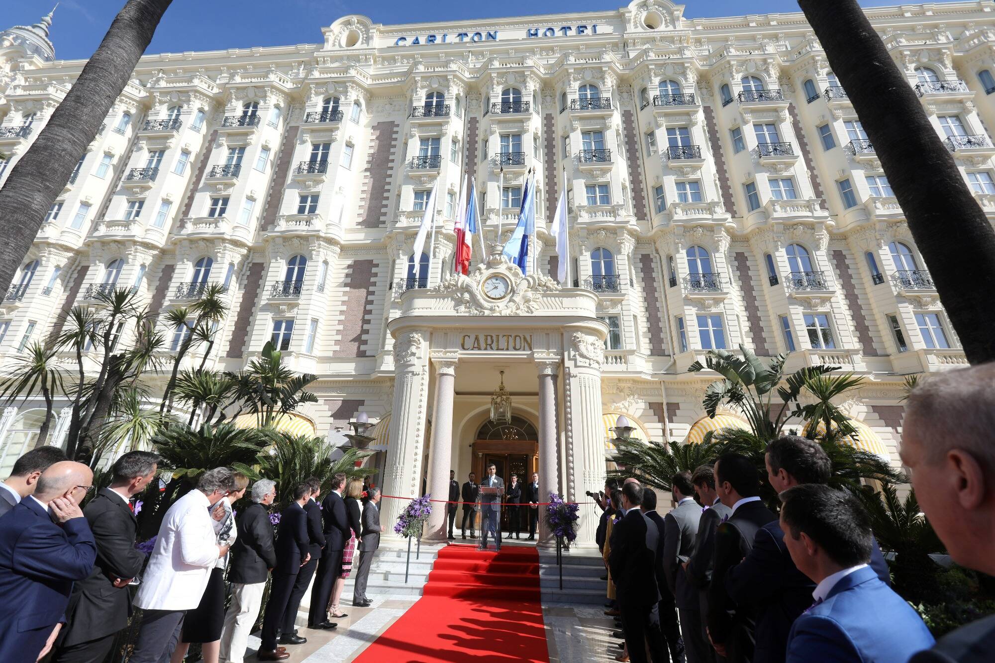 Après deux ans et demi de fermeture et sept ans de travaux le Carlton a enfin rouvert ce lundi à Cannes
