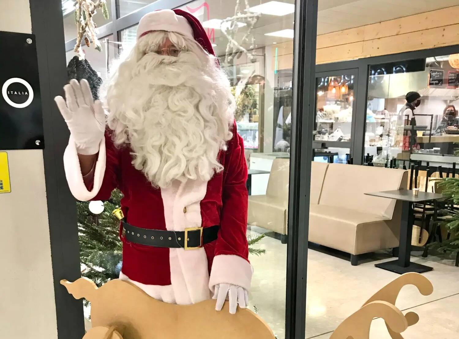 Cas de coronavirus chez les lutins, commandes en retard, une année à part... Le Père Noël se confie juste avant d'aller livrer les cadeaux