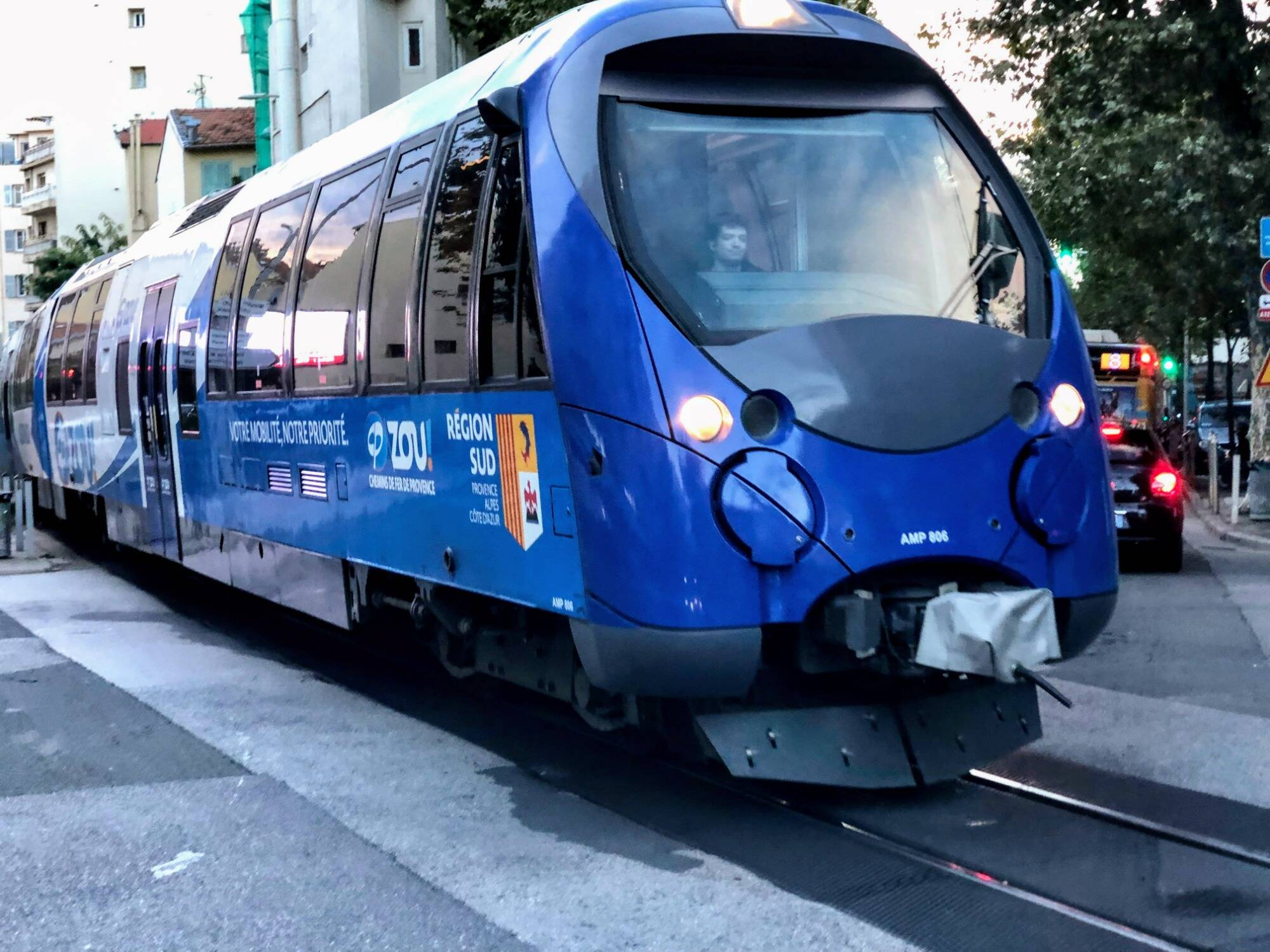 Une femme entre la vie et la mort après avoir été traînée par le train des Pignes sur plusieurs kilomètres