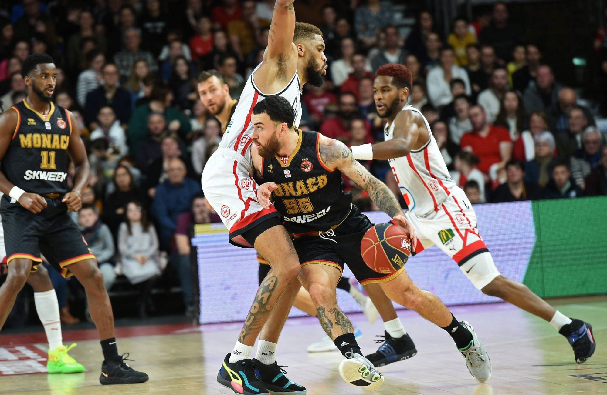 Basket: Monaco s'impose à Cholet et garde la tête de l'Elite