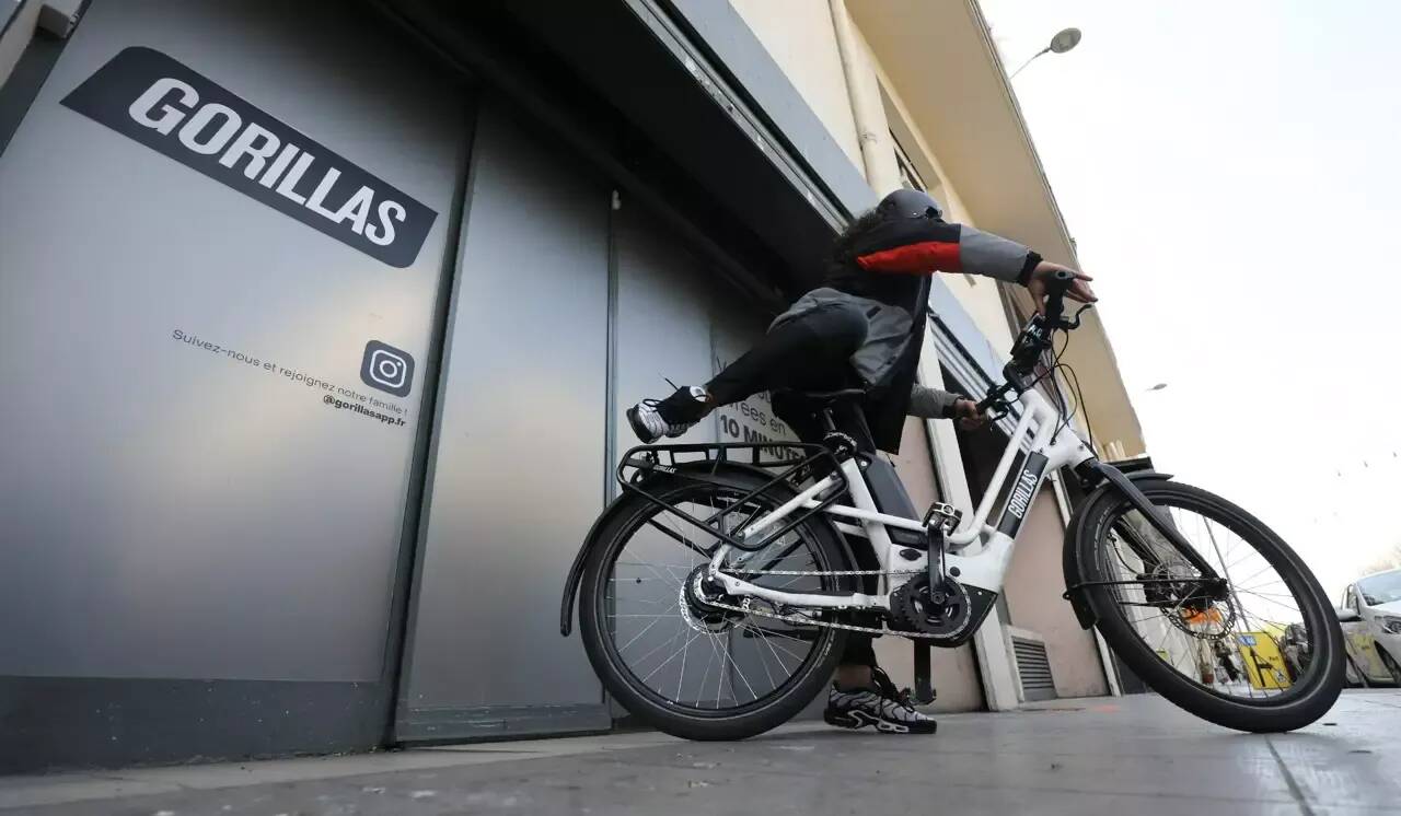 Vers la fin des "dark stores" en ville? Pour le gouvernement, il s'agit d'entrepôts et non des commerces