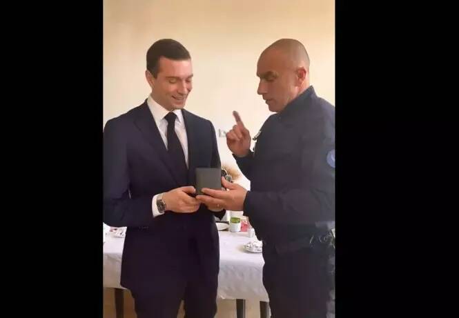 Médaille de la CRS6 de Saint-Laurent-du-Var à Bardella: Darmanin rappelle les règles de visite de services de police