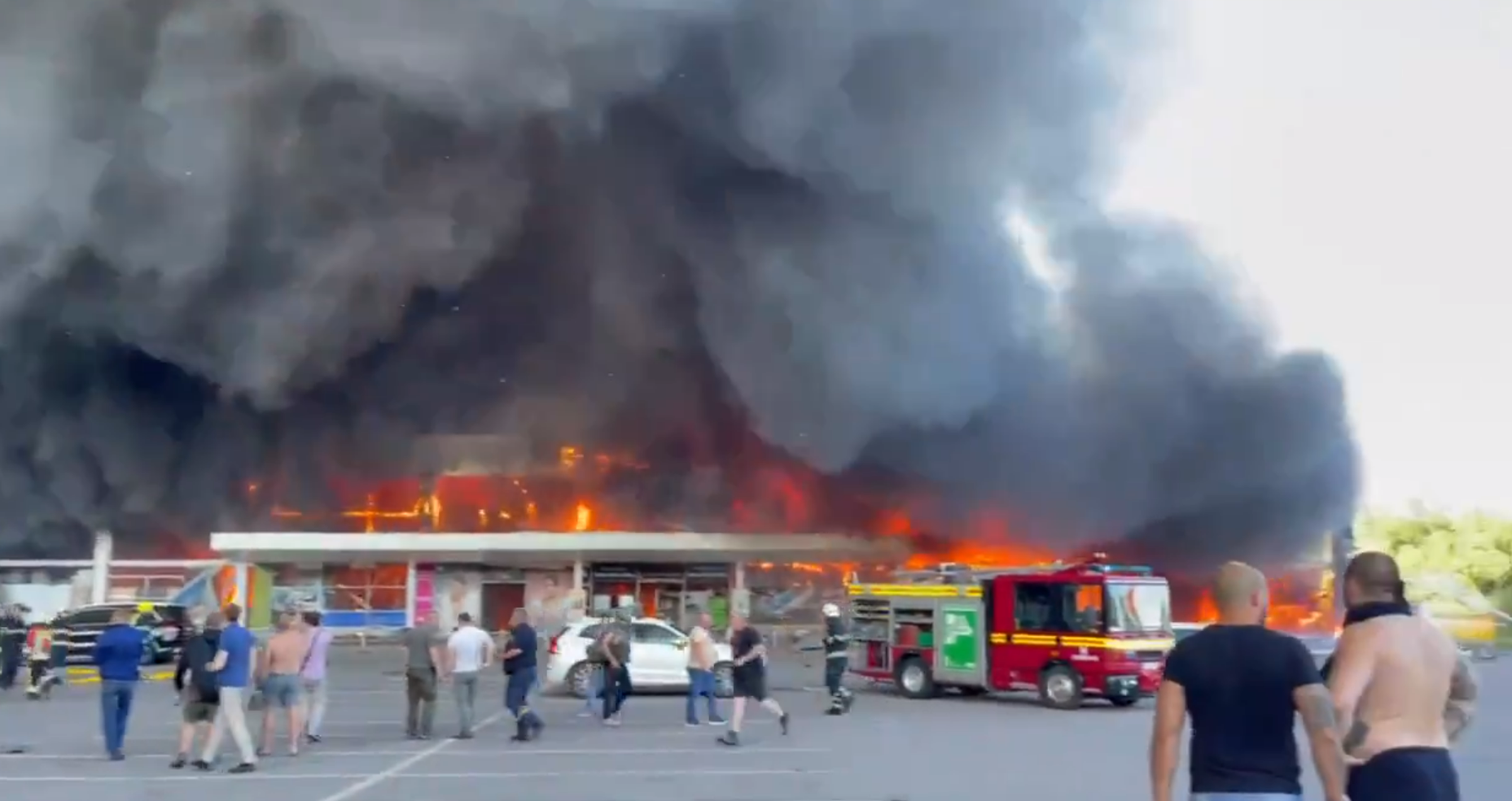 Guerre en Ukraine: un centre commercial bondé visé par des missiles russes à Krementchouk, de nombreuses victimes