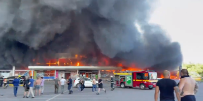 Guerre en Ukraine: un centre commercial bondé visé par des missiles russes à Krementchouk, de nombreuses victimes