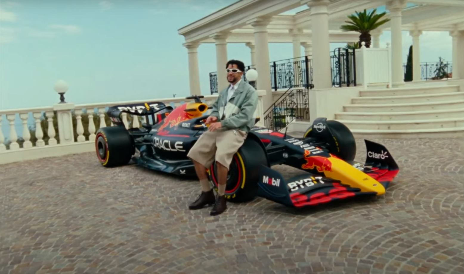 La mégastar Bad Bunny sort un titre intitulé "Monaco" avec du Charles Aznavour et des bruits de F1