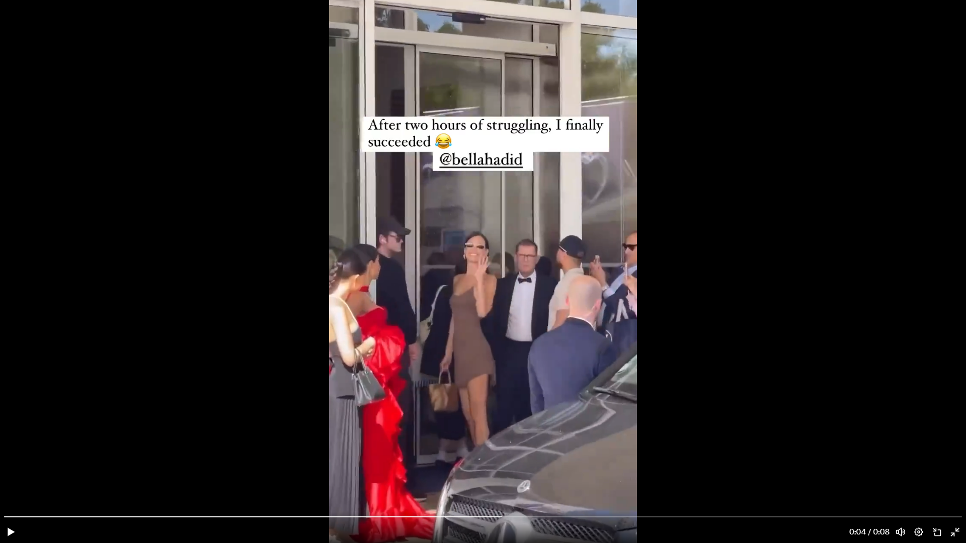 Festival de Cannes: balade en yacht, séjour dans un hôtel de luxe, plongeons dans la Méditerranée... Bella Hadid est arrivée sur la Croisette
