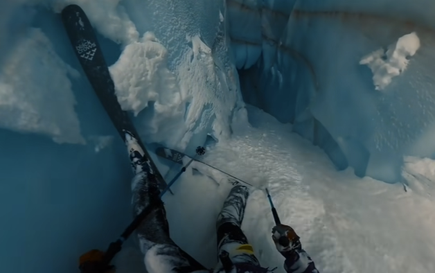 Grosse frayeur: un skieur filme sa chute dans une crevasse en faisant du hors-piste