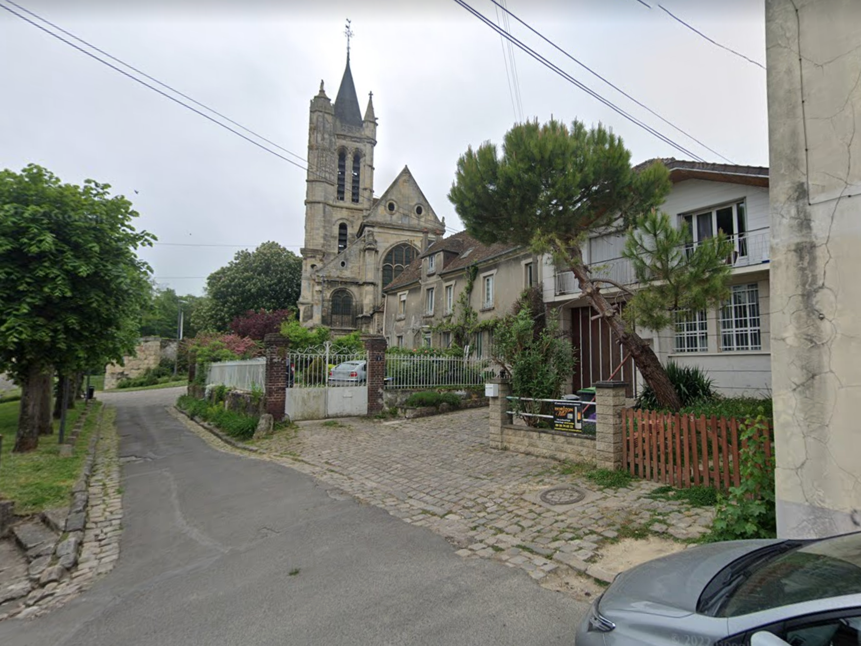 Dans ce petit village du Val d'Oise, des couples viennent "copuler" en plein air
