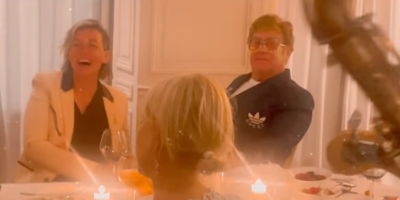 Elton John a dîné au restaurant La Petite Maison à Nice entouré d'une foule de fans