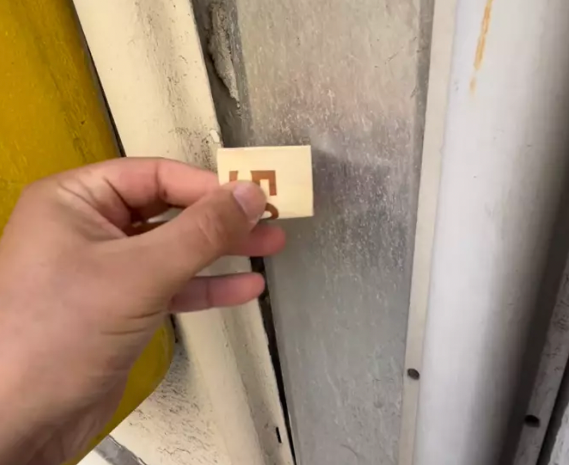 Mais quel est ce compte Instagram qui cache de l'argent dans les rues de Nice?