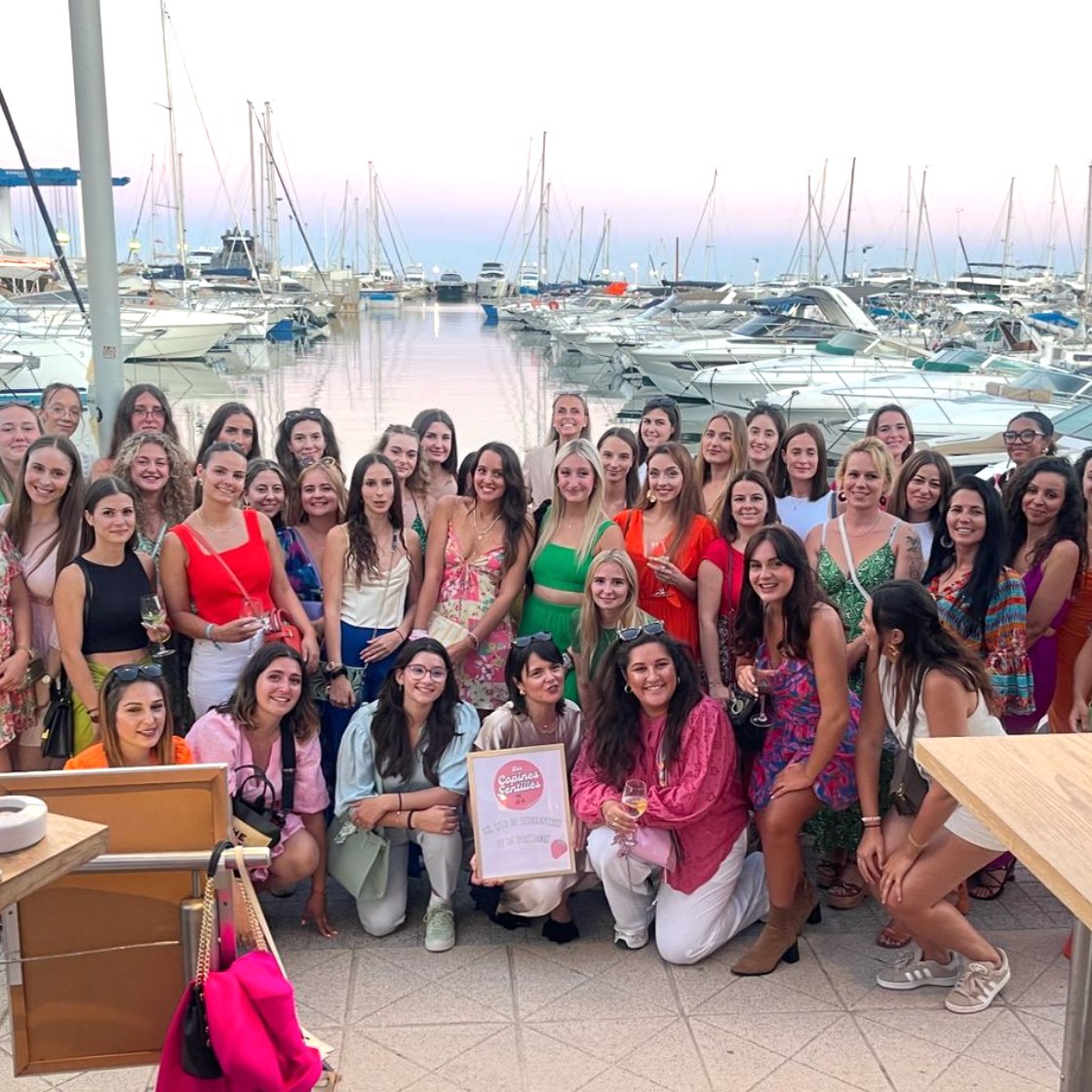 "J'ai reçu des milliers de messages": elle crée un groupe pour se faire des copines sur la Côte d'Azur et ça cartonne