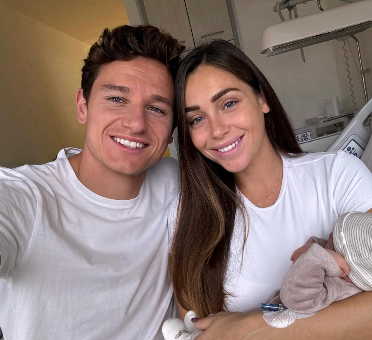 L'ancienne Miss Côte d'Azur Charlotte Pirroni a accouché de son deuxième fils avec le footballeur Florian Thauvin