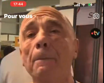 "Notre commune est à poil": pour protester contre les coupes budgétaires, un maire de la région se met torse nu