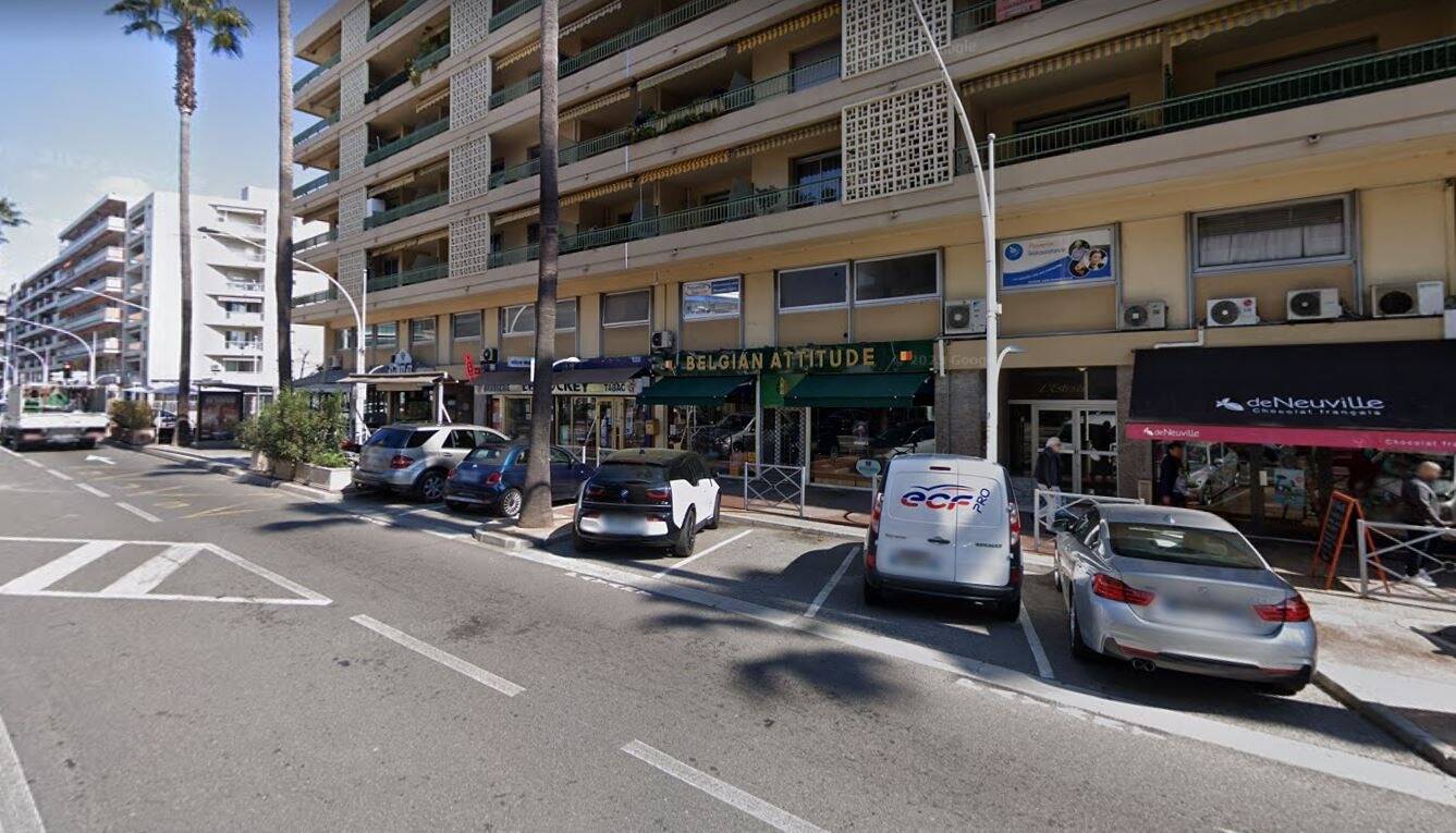 Rixe dans un bar à Cagnes: deux personnes blessées par arme blanche, un policier violenté et une femme recherchée