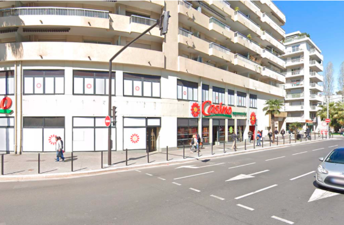 Elle tente de mettre fin à une altercation et se fait poignarder au visage par une ado à Nice