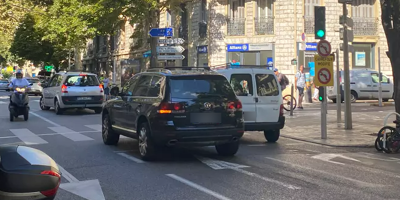 Pourquoi tout le monde ignore cette interdiction de tourner à gauche sur le boulevard Joseph-Garnier à Nice