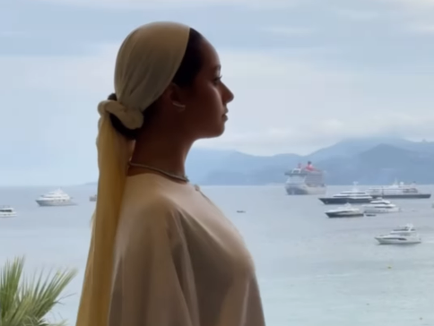 78e Festival de Cannes: trop dévêtue, trop couverte, accusée d'"entrisme" pour les Frères musulmans... pourquoi Léna Situations a-t-elle fait polémique sur la Croisette?