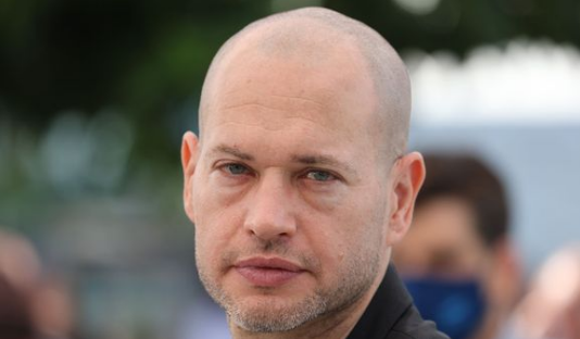 "Le grand fantasme israélien est de se réveiller un jour sans aucun Palestinien": au Festival de Cannes, Nadav Lapid tape sur "l'aveuglement" de son pays depuis le 7 octobre 2023 dans le film "Yes"