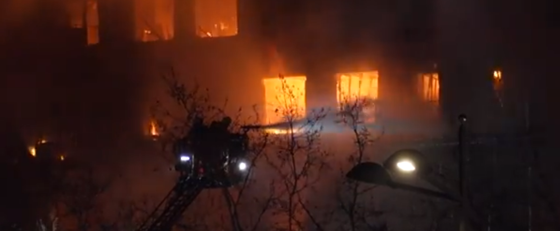 Quatre morts dans l'incendie d'un immeuble en Espagne, 14 blessés et de nombreuses personnes portées disparues