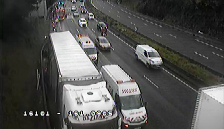 Un feu de poids lourd sur l'A8 près de Cannes: trafic très perturbé, intervention des pompiers... on fait le point