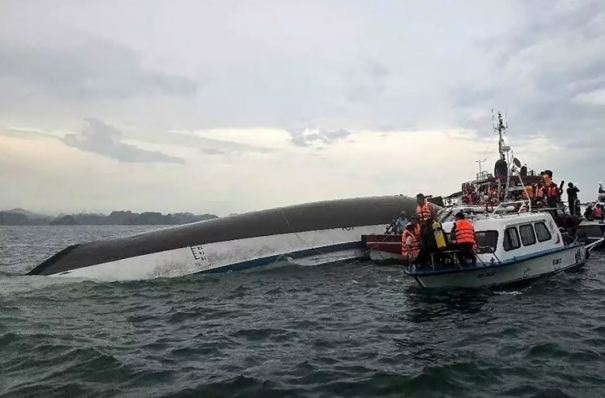 Le bilan du naufrage dans la baie d'Halong au Vietnam s'alourdit à 35 morts, quatre personnes toujours portées disparues