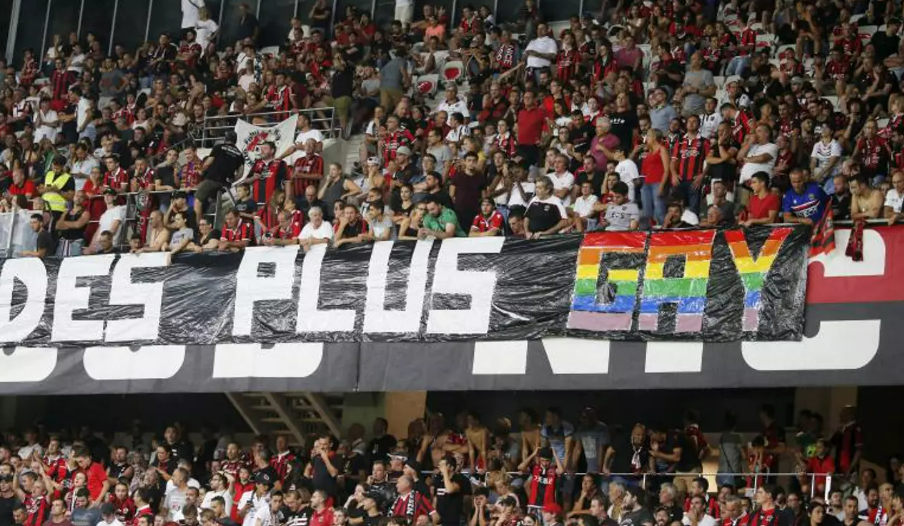 Chants homophobes dans les stades: le président de la Ligue de football professionnel visé par une plainte