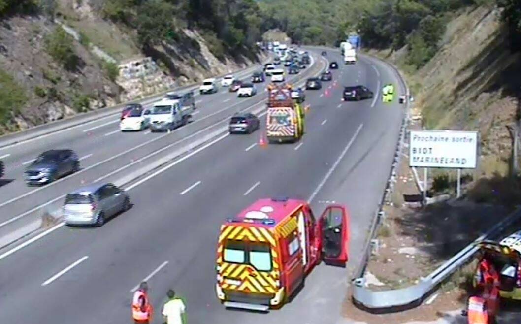 Un accident survient sur l'autoroute A8 en direction de l'Italie, la circulation fortement perturbée