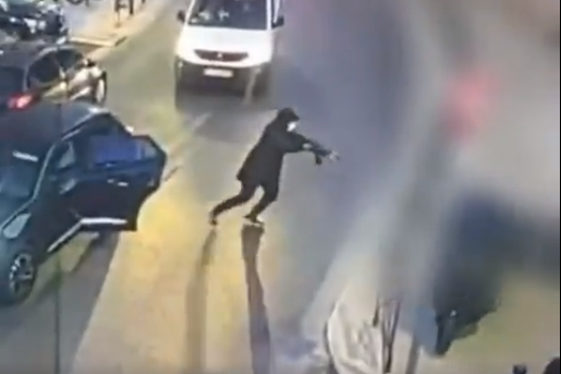 Un homme sort d'une voiture et tue par balles deux hommes en pleine rue à Marseille, une enquête ouverte