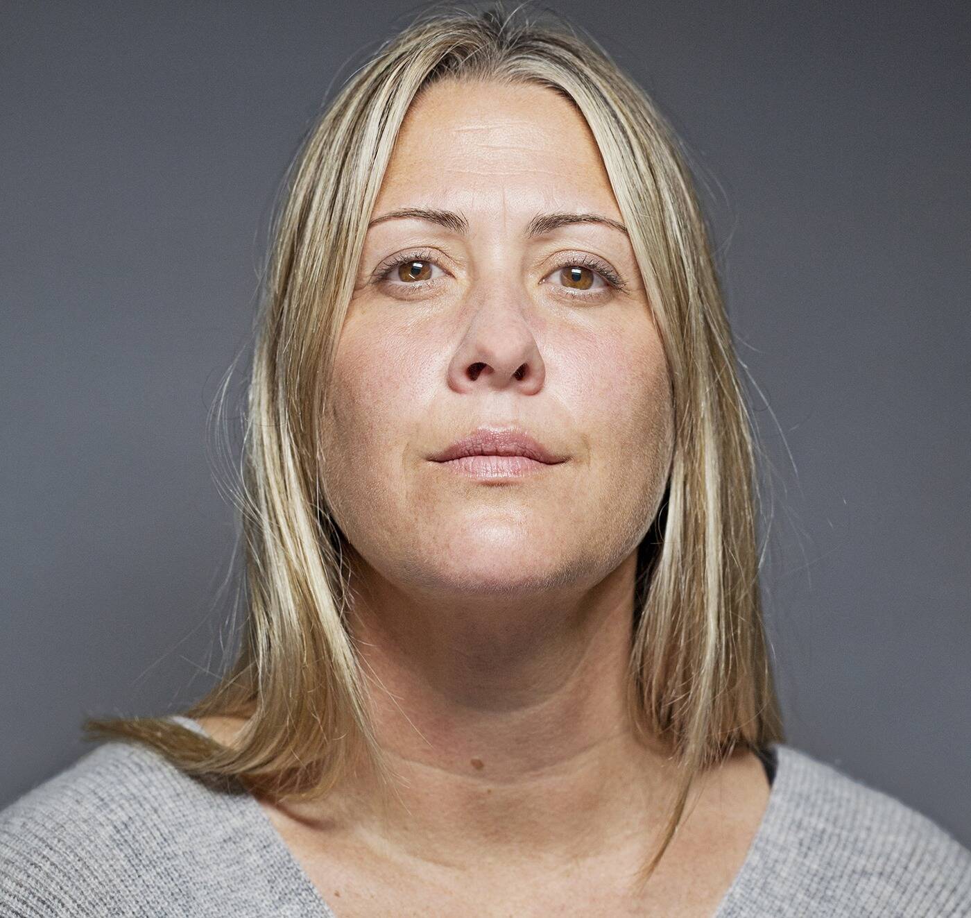 "Elle veut rester digne et que justice soit faite": elle raconte comment son père a drogué sa mère pour la faire violer par des inconnus pendant des années