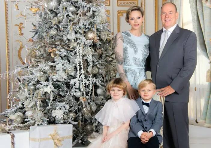 La Famille Princière De Monaco Dévoile Sa Traditionnelle Photo De Noël ...