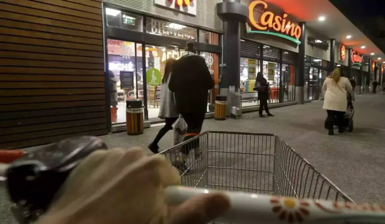 Voici la liste des 19 magasins Casino dans les Alpes-Maritimes qui vont devenir des Auchan, Intermarché ou Carrefour