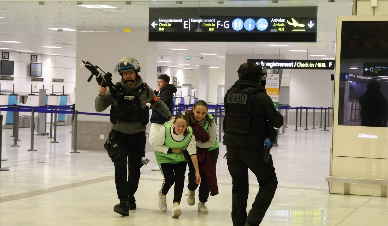 Raid, BRI, terroristes, otages... Un attentat et une tuerie de masse simulés cette nuit à l'aéroport de Nice