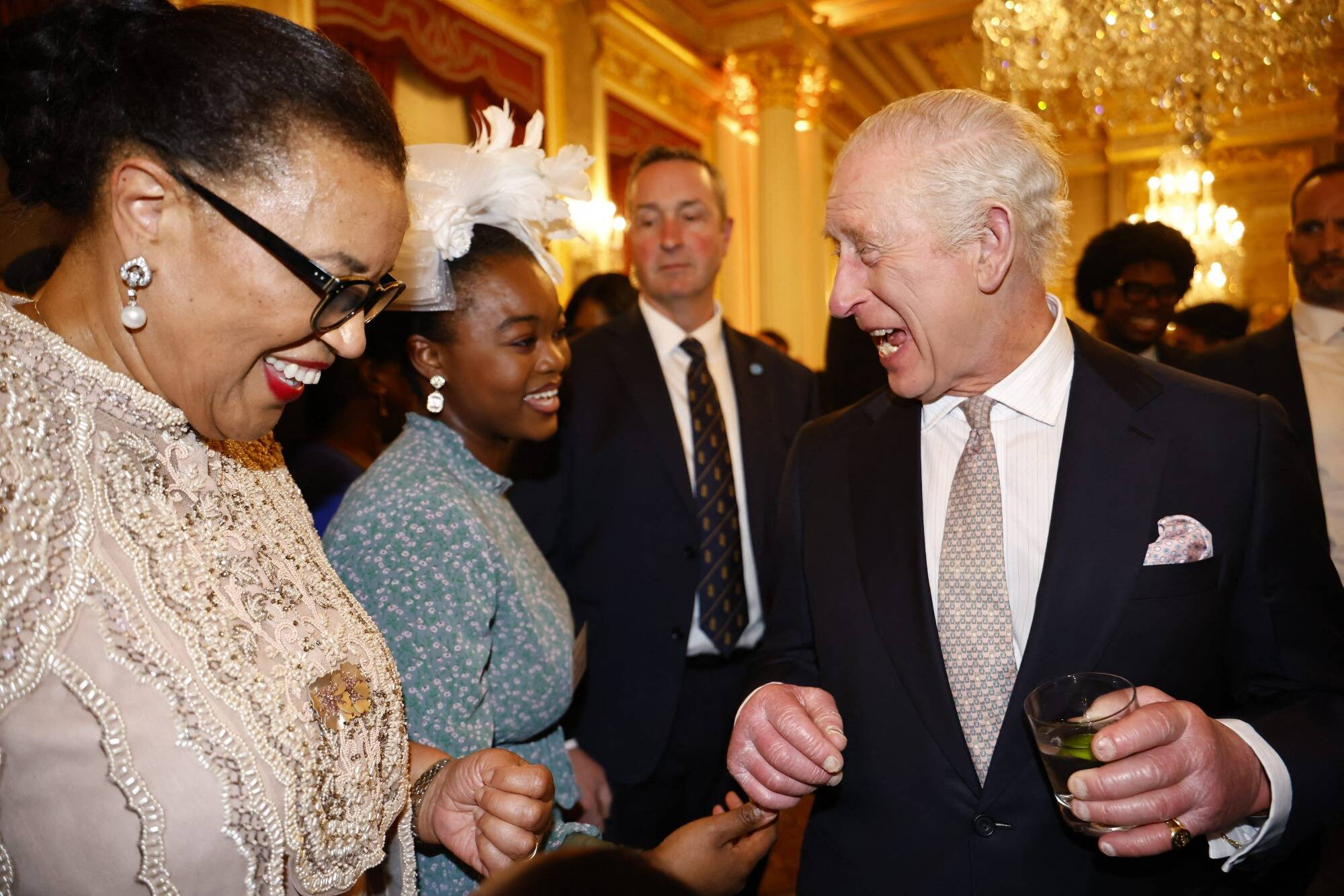 De "Loco-Motion" à "Could you be loved", le roi Charles III dévoile ses hits musicaux