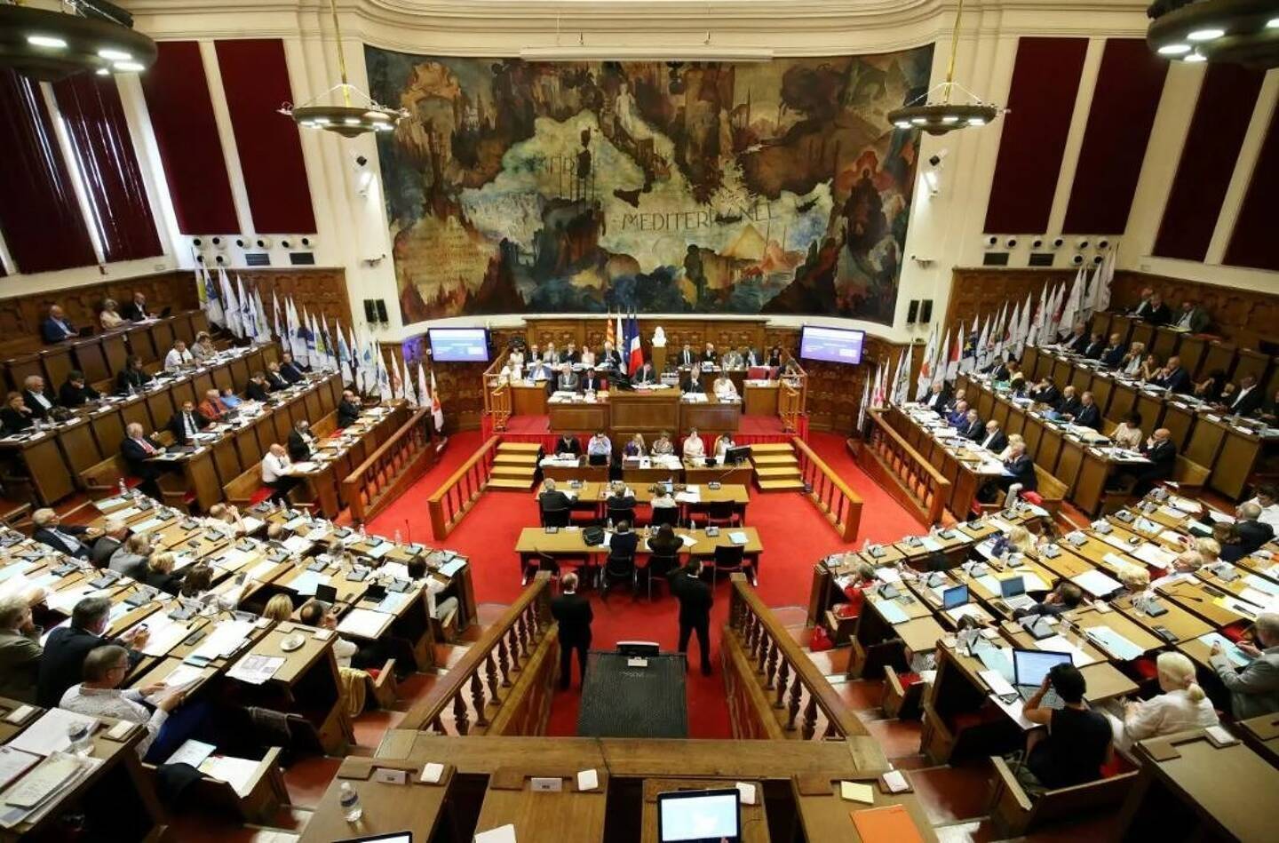 Clash au conseil métropolitain à Nice: 18 maires furieux contre Christian Estrosi quittent la séance