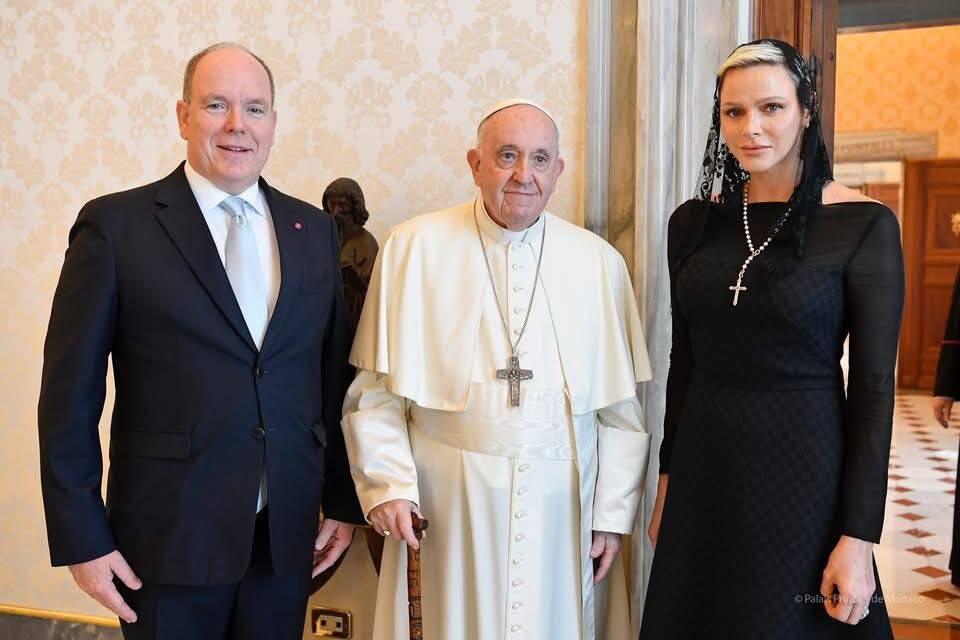 Le prince Albert II et la princesse Charlène assisteront aux funérailles du Pape François ce samedi