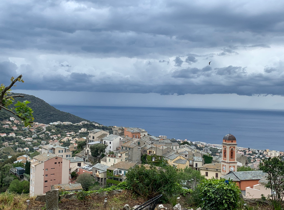 Grand soleil et rafales de vent, le point sur la météo de ce vendredi dans les Alpes-Maritimes