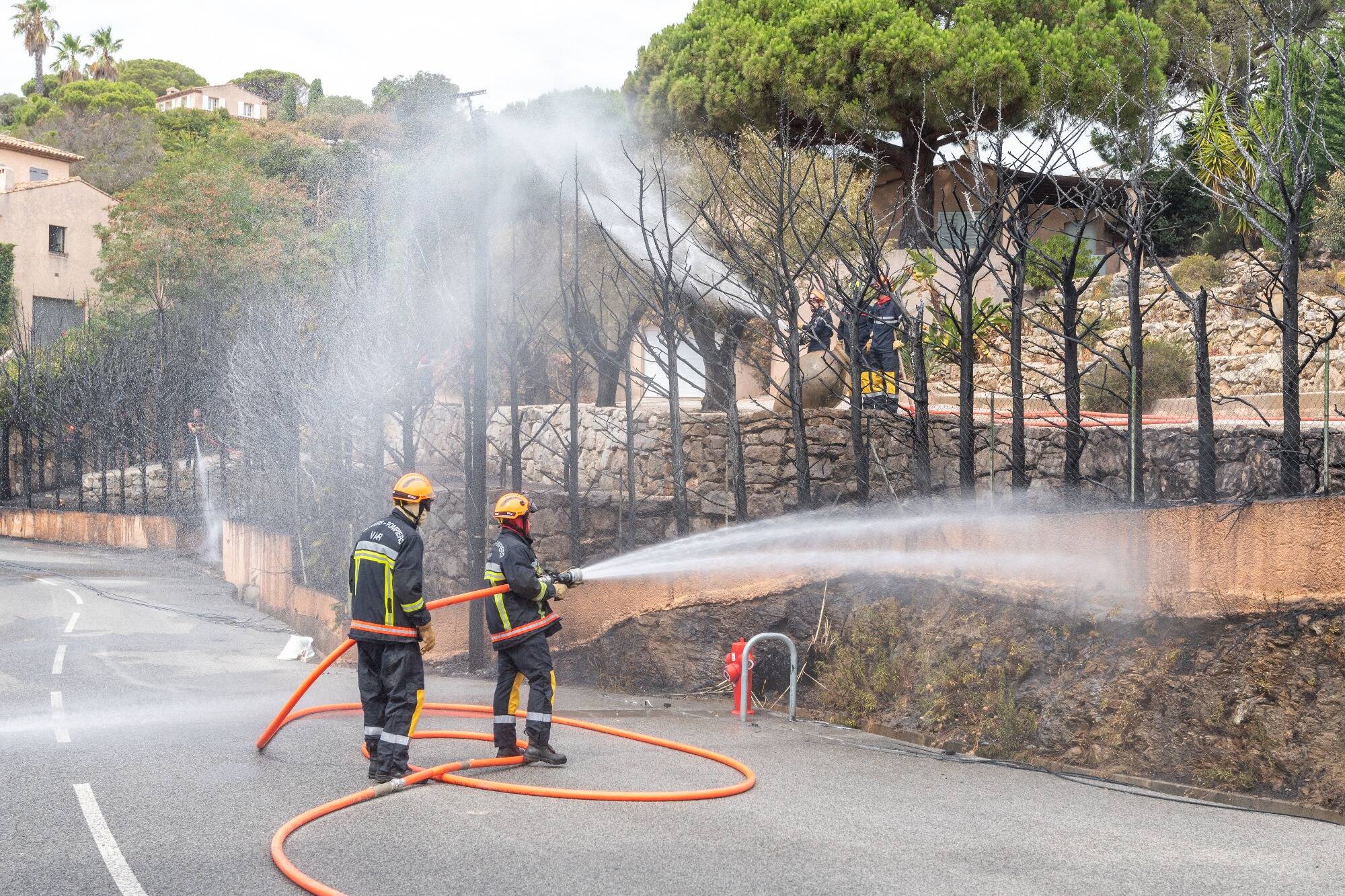 L'incendie de Sainte-Maxime est maîtrisé, les sapeurs-pompiers toujours sur place