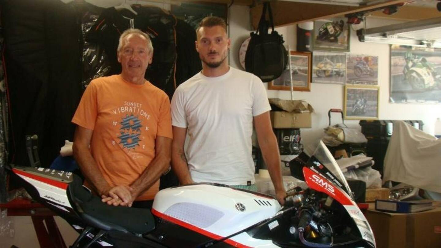 Alain est un passionné de moto qui tente de la promouvoir avec son association à Flayosc. Alan, son fils, est un pilote qui enchaîne les victoires.