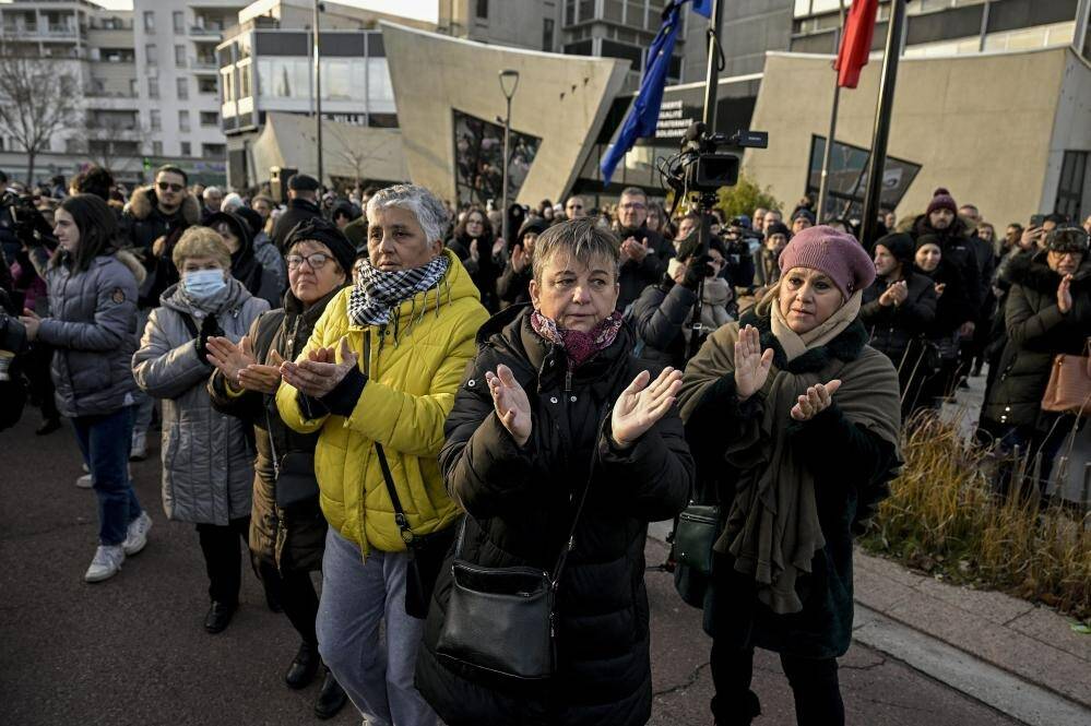 Incendie à Vaulx-en-Velin: marche blanche et minute de silence pour les victimes