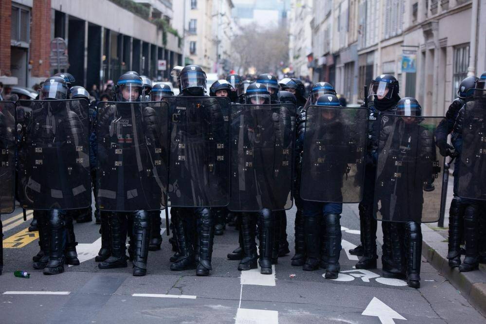 Ce que l'on sait de l'homme émasculé après avoir reçu un coup de matraque à l'entrejambe lors de la manifestation du 19 janvier