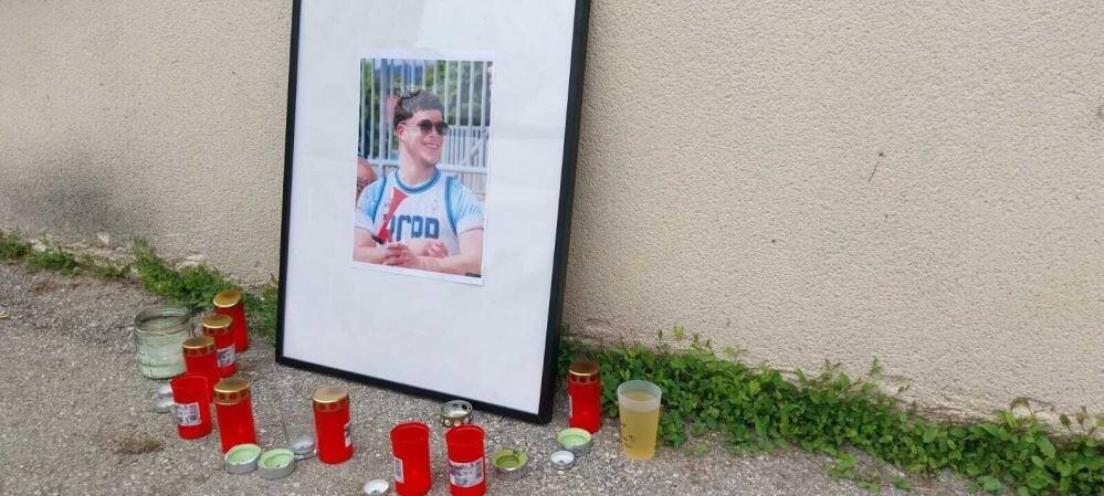 Un millier de personnes défilent en hommage au rugbyman tué devant une discothèque