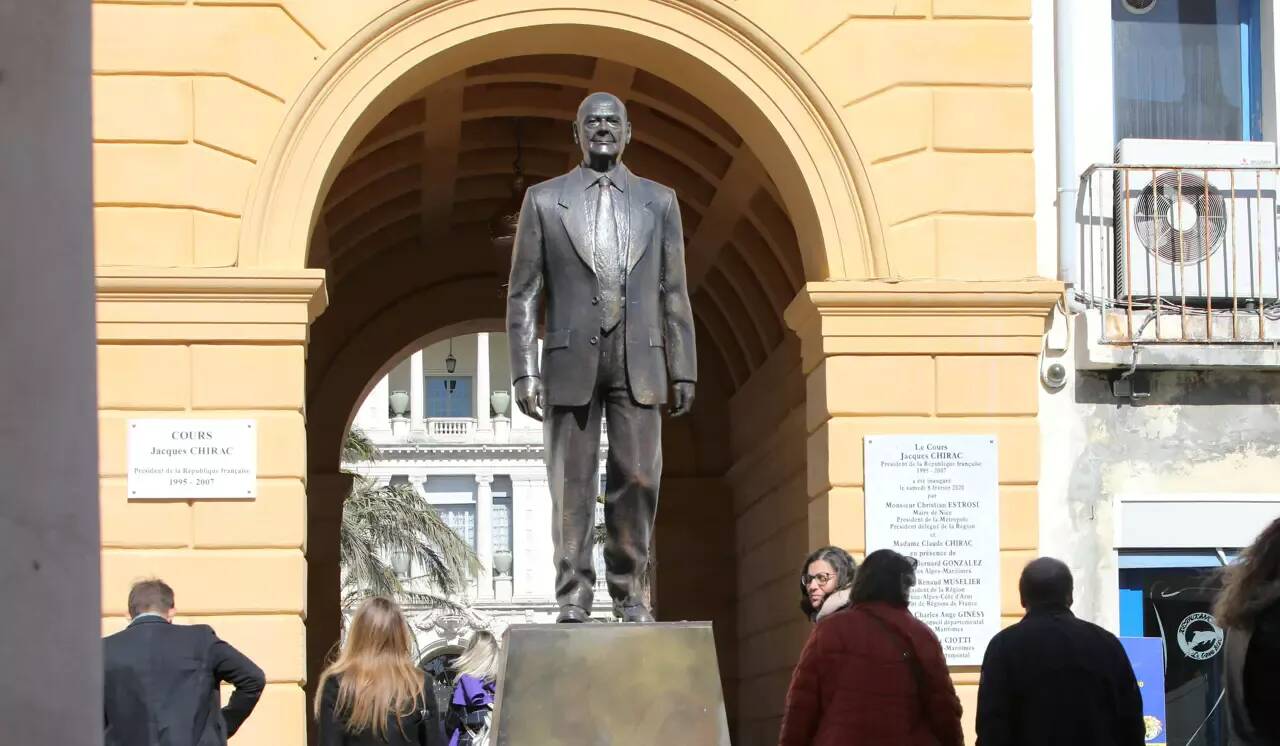 "C'est devenu une histoire de dingues": on a retrouvé ceux qui ont coupé les doigts de la statue de Jacques Chirac à Nice