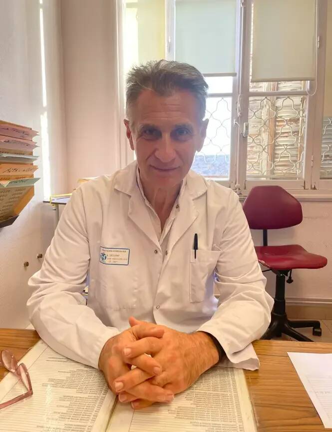 "Si on se sent utile, il n'y a pas de raison de se retirer": à 64 ans, ce chirurgien n'envisage pas la retraite de sitôt