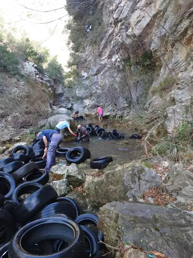 "Dépité de voir qu'il y a encore des actes comme cela": on en sait plus sur le dépôt sauvage dans les gorges du Loup