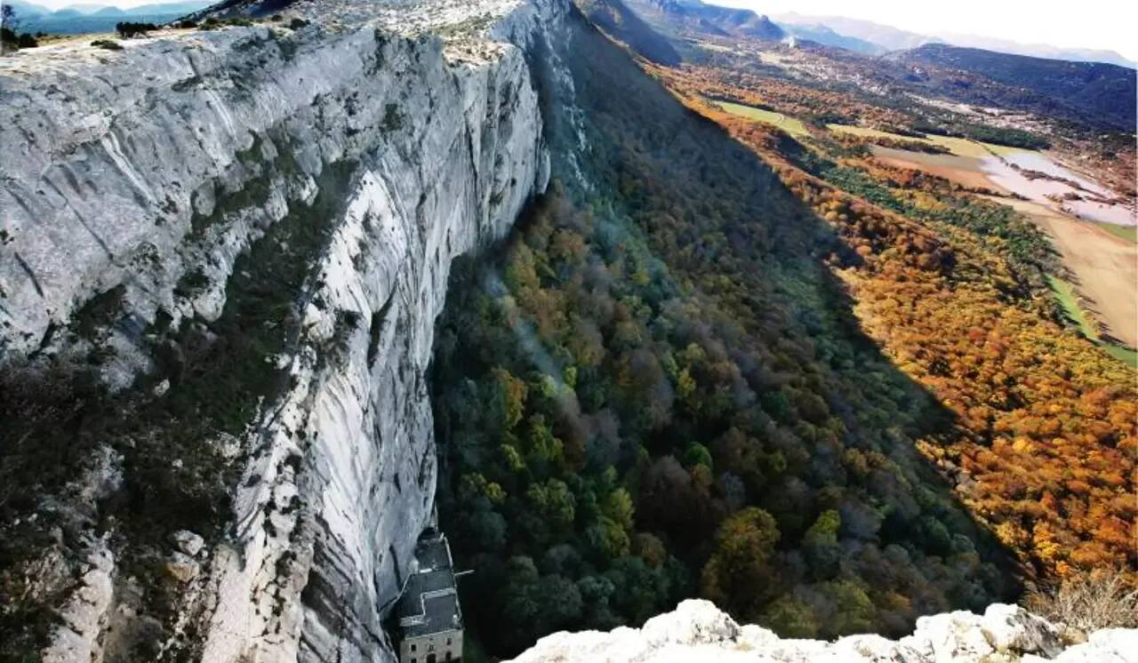 Attention, l'accès à trois massifs forestiers du Var est déconseillé ce vendredi à cause du risque sévère d'incendie