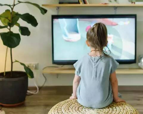 Les enfants de 2 à 5 ans et demi passent trop de temps devant les écrans  selon une étude 