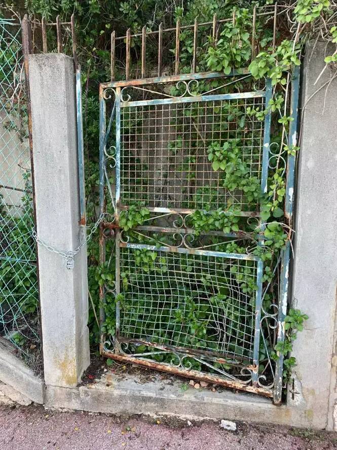 Evacués mardi matin par la police, ils tentent de retourner passer la nuit dans le squat du port de Nice