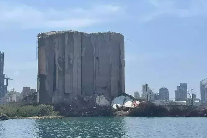 "Nous n'avons retrouvé que des parties de corps": trois ans après l'explosion du port de Beyrouth, nous avons pu retourner sur le site avec les pompiers