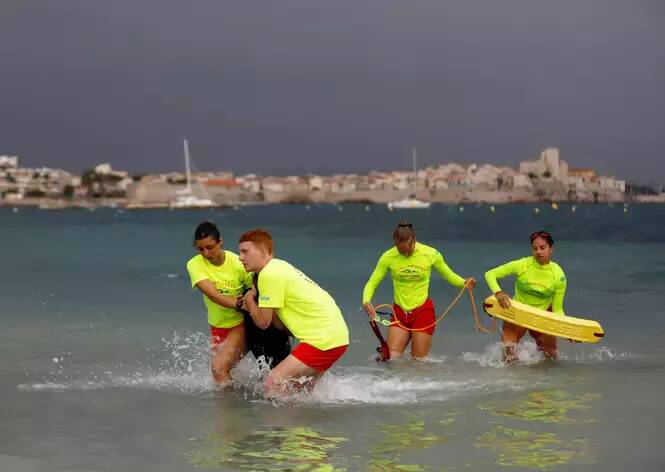 140 nageurs sauveteurs déployés cet été sur les plages de la Côte d'Azur: voici les communes concernées